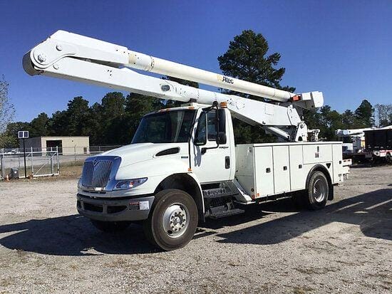 Penggunaan Bucket Truck Untuk Pekerjaan Ketinggian