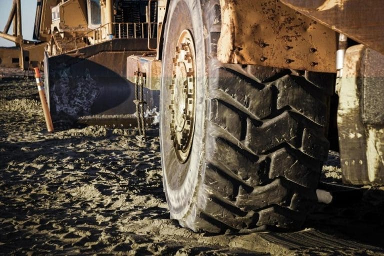 Mengenal Jenis Ban yang Digunakan pada Alat Berat