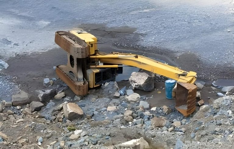 Mengenal dan Mencegah Kecelakaan Kerja pada Pengerjaan Excavator