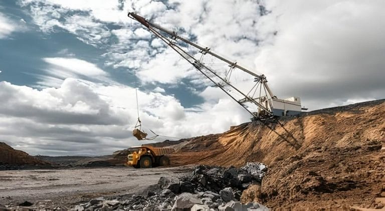 Mengenal Lebih Jauh Tentang Dragline Alat yang Tangguh di Dunia Pertambangan